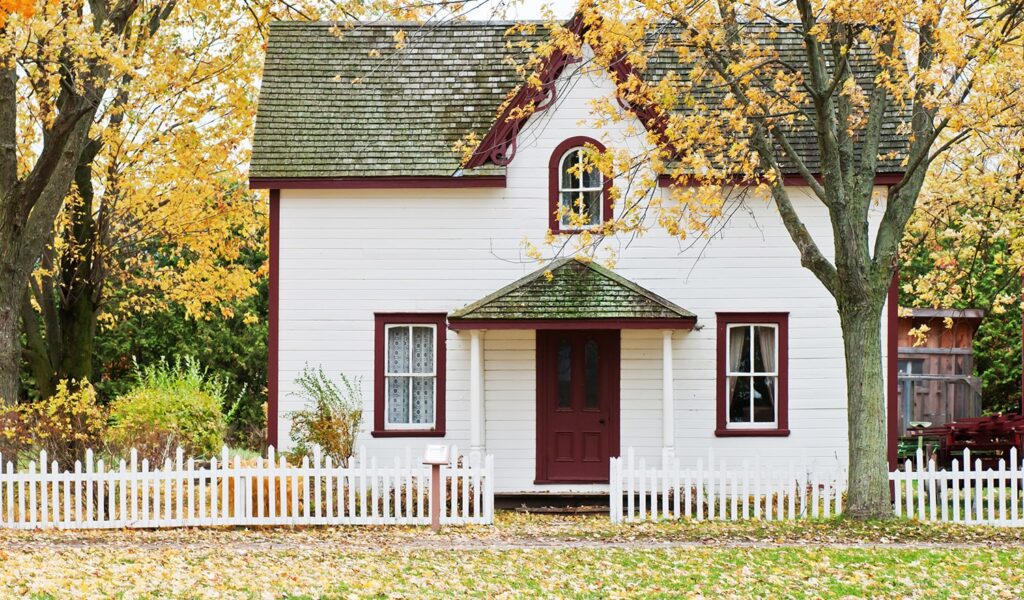 Classic Richmond Virginia Wooden White Fence Home