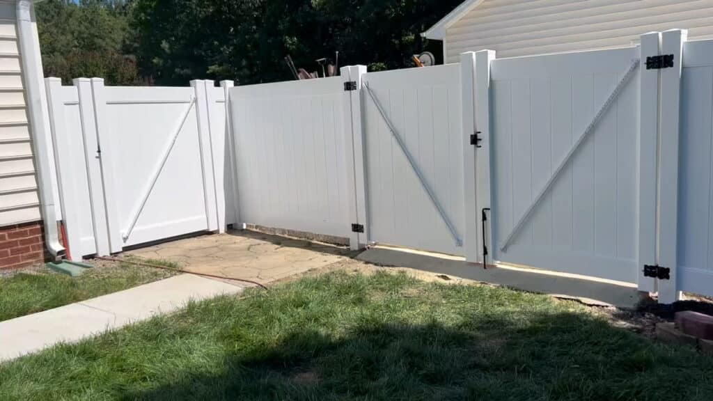 Vinyl Privacy Fence Build 1 - min