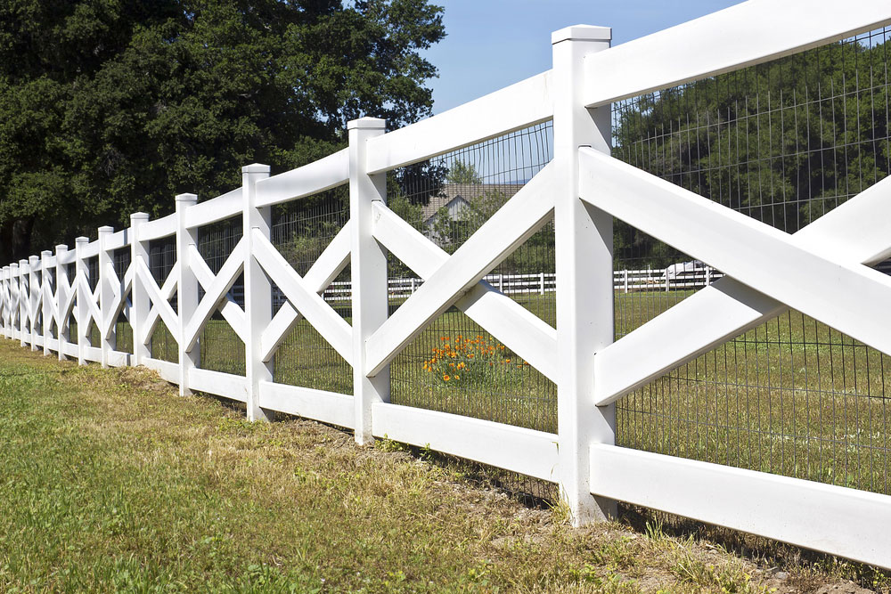 The Top Benefits Of Installing A Vinyl Split Rail Fence
