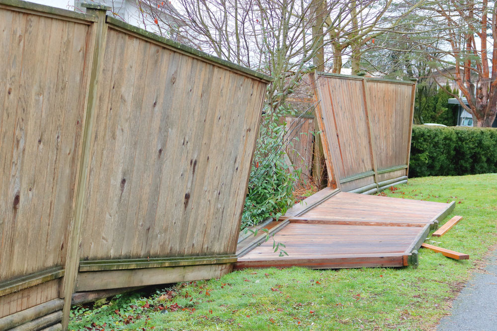 Tips For Repairing A Damaged Wooden Fence