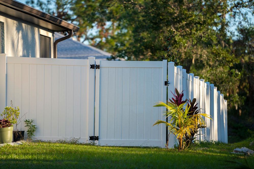 Top 7 Vinyl Fence Problems And The Need For Professional Repairs